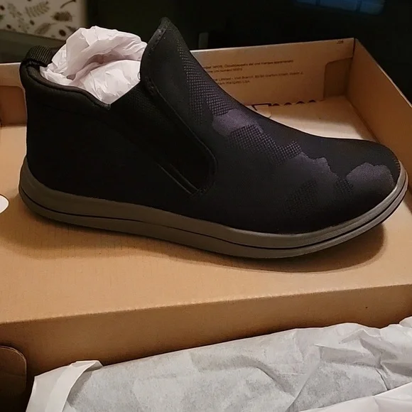 Shoes - Picture 1 of 3